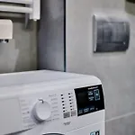 Sztuk Pieknych 4 & Prywatny Parking Apartman