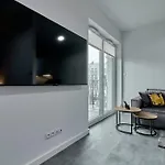 Sztuk Pieknych 4 & Prywatny Parking Apartman