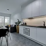 Sztuk Pieknych 4 & Prywatny Parking Apartman *
